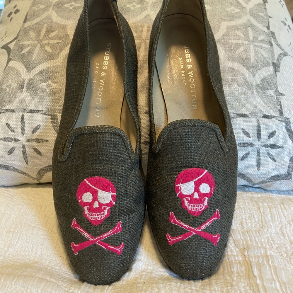 Stubbs & Wootton Skull and Crossbones Slippers